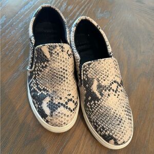 A New Day Women's Size 7 Reese Black & Cream Snakeskin Print Slip On Sneakers